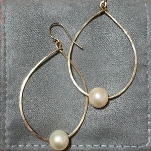 🌺 Gold Plated Freshwater Pearl Earrings